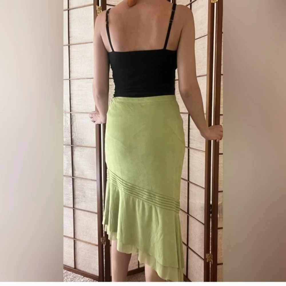 EUC Vintage faux SUEDE over mesh asymmetrical lime / avocado green mini skirt - Picture 5 of 10